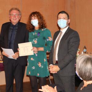 Mme Emmanuelle Ract décorée par M. Christian Horgues