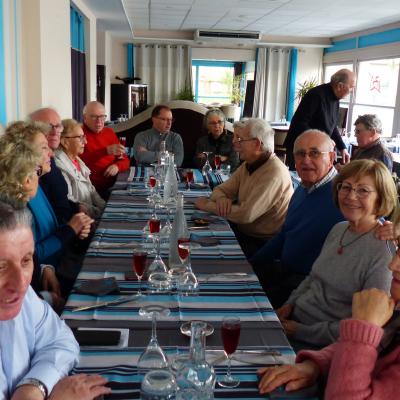 Repas au restaurant près de la caserne