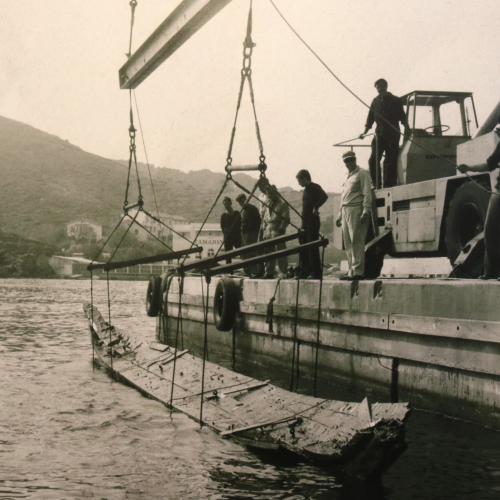 Remontée d'une épave (photo d'époque)